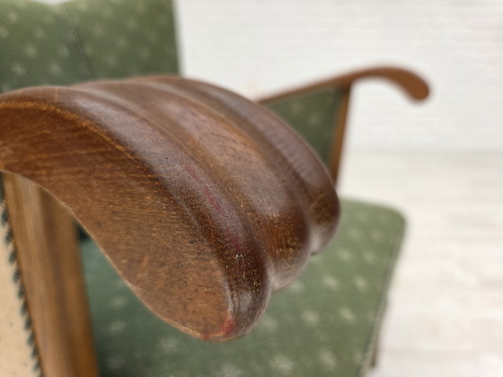 Image 1 of 1950er Jahre, dänischer Sessel, original grün/beiger Möbelwollstoff, Eichenholz.