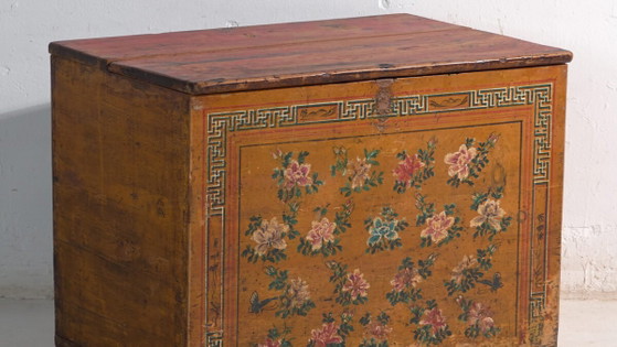 Antique Chinese trunk with original paint – China, circa 1900 – Storage cabinet, Metal (photo 3 of 20)