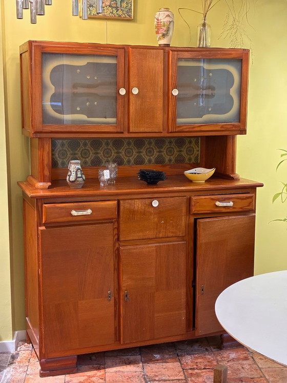 Credenza Doppia Vintage Art Déco / Popolare in Legno Chiaro – Ante in Vetro Inciso e Ampia Capacità (photo 7 of 9)
