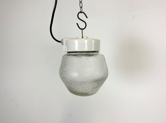 Image 1 of Suspension vintage en porcelaine blanche avec verre dépoli, années 1970