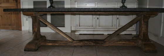 Tavolo con piano in pietra blu e base in rovere antico – Tavoli da pranzo, Legno (photo 4 of 9)