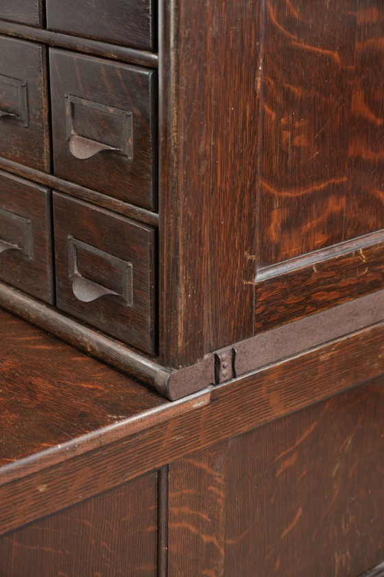 Image 1 of Unieke en zeer originele 19e eeuwse globe Wernicke modulaire notaris/ kantoor/ apothekerskast