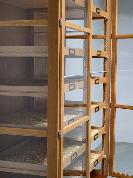 Image 1 of Holzvitrine 1960