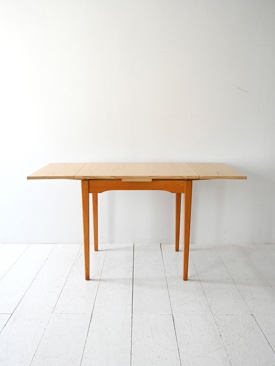 Image 1 of Table vintage suédoise des années 1960 en formica à effet de pin