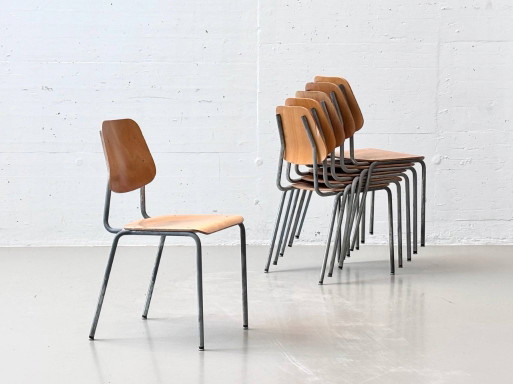 Set van 6 stapelbare Embru-stoelen, gemaakt van gevormd multiplex en buisvormig staal, Zwitserland, jaren 1950.