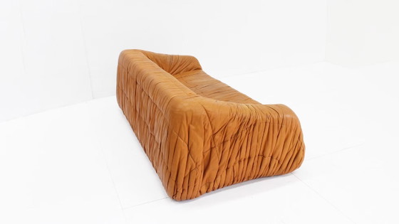 Image 1 of Piumino Cognac-Ledersofa von Jonathan De Pas, 1970er Jahre