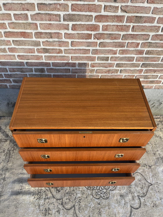 Image 1 of Cassettiera alta vintage di metà secolo, realizzata da MSI Sweden in teak.