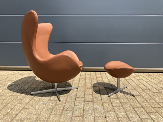 Image 1 of 2x Fritz Hansen Egg Chair + Ottoman en cuir Cognac NEUF !!!