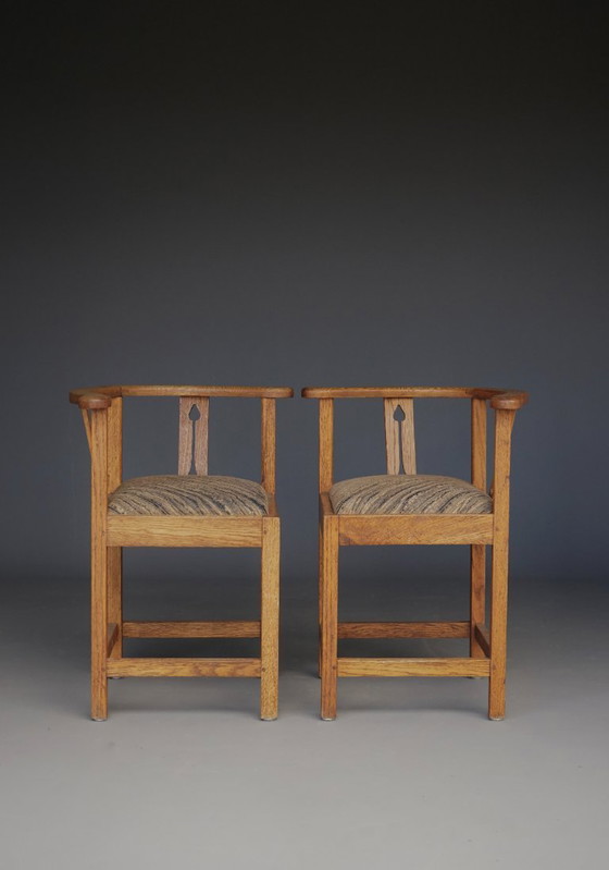 Image 1 of Englische Eckstühle im Stil des Arts and Crafts von Liberty & Co. 1920s