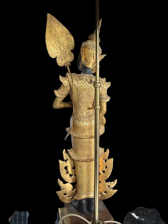 Image 1 of Dekorative, figürliche Tischleuchte in Bronzeoptik

