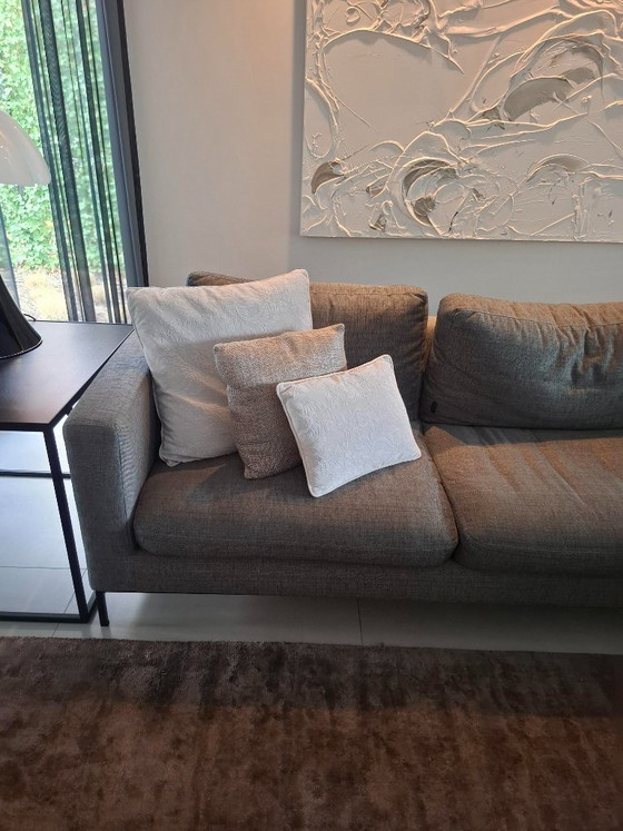 Image 1 of Nombreux coussins décoratifs (choisis par l'architecte d'intérieur)