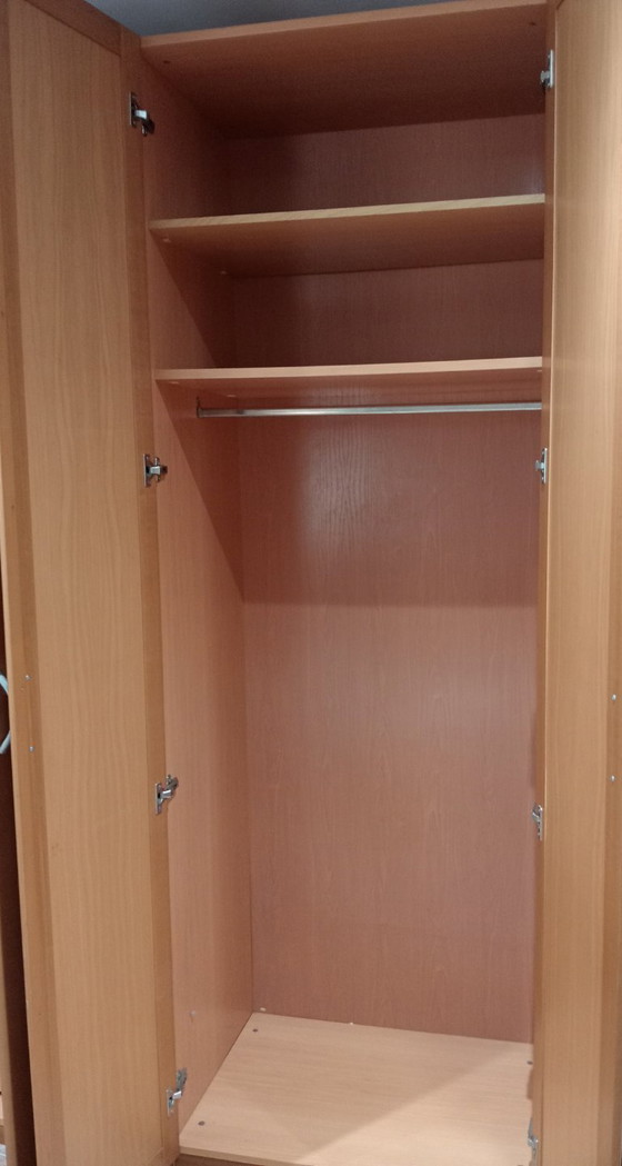 Image 1 of Armoire semi-neuve à 6 portes, 2,50 m de large et 2,40 m de haut