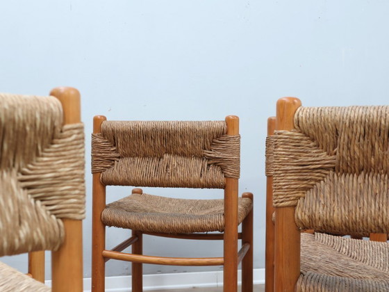 Image 1 of Juego de 8 sillas estilo Charlotte Perriand de los años 60, de paja tejida y madera.