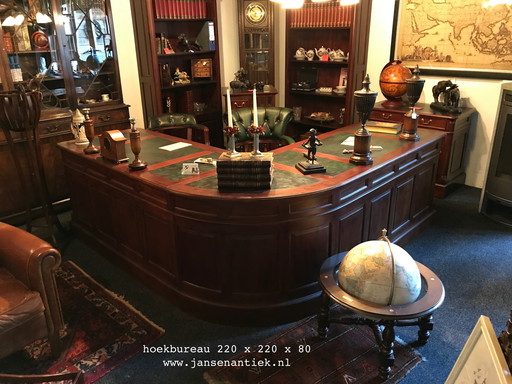 Bureau d'angle 220x220 convient parfaitement à l'acajou, au noyer et au teck