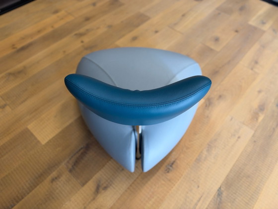 Leolux Pallone Pa armchair Heaven Teal blue leather (photo 6 of 7)