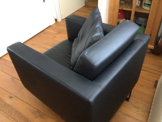 Image 1 of Montél Trial Sessel aus schwarzem Leder, ab 2023.