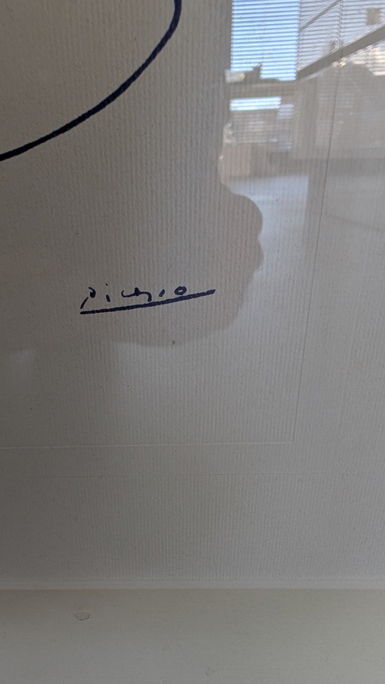 Image 1 of Iconic Picasso 'La Colombe de la Paix' – High-quality art print in a sleek frame