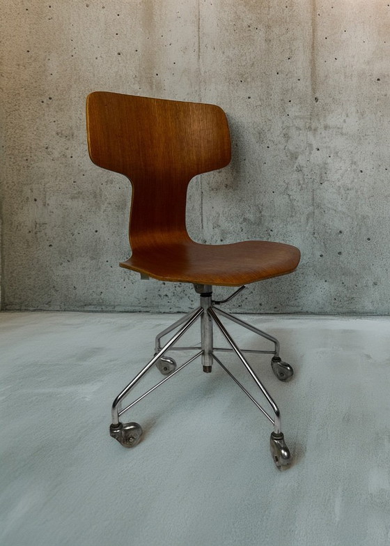 Image 1 of 3113 swivel chair by Arne Jacobsen for Fritz Hansen (1971)