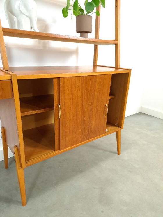 Image 1 of Armario doble de chapa de teca con escritorio de Suecia