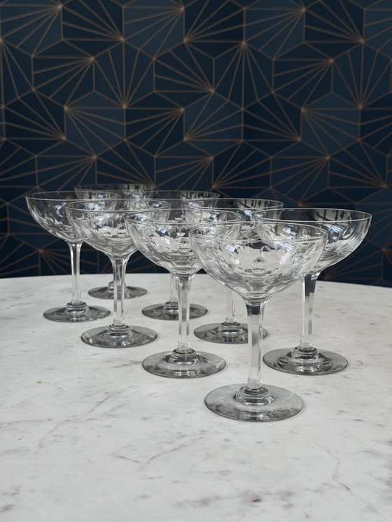 Image 1 of Set van 8 Art Deco champagnecoupéglazen (jaren 1920-1930) – halfkristal, handgegraveerd