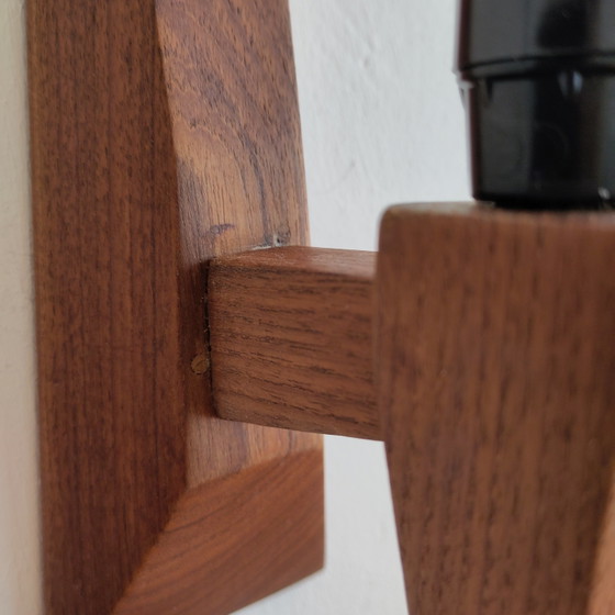 Image 1 of Dänische Teakholz-Wandlampe aus der Mitte des 20. Jahrhunderts