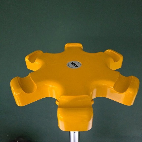 Image 1 of Porte-manteau Velca VIP – conçu par Roberto Lucchi et Paolo Orlandini – Italie, années 1970. Jaune et chromé.