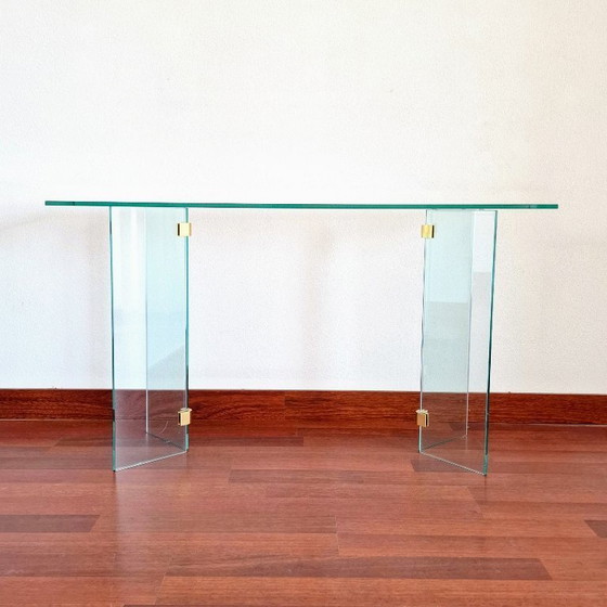 Image 1 of Table d'appoint vintage en plexiglas et verre avec détails en laiton, dans le style de Leon Rosen