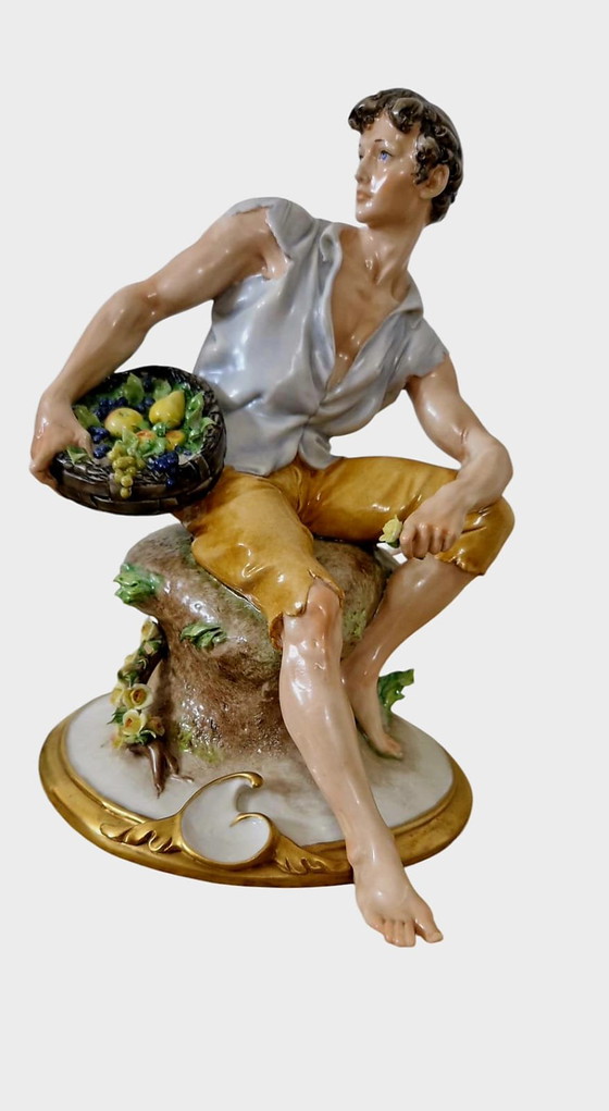 Image 1 of Statuette Man, Vinogram