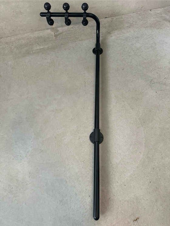 Design Giro Wall Coat Rack - Magis - 1978 – Plastic, Metal (photo 2 of 10)