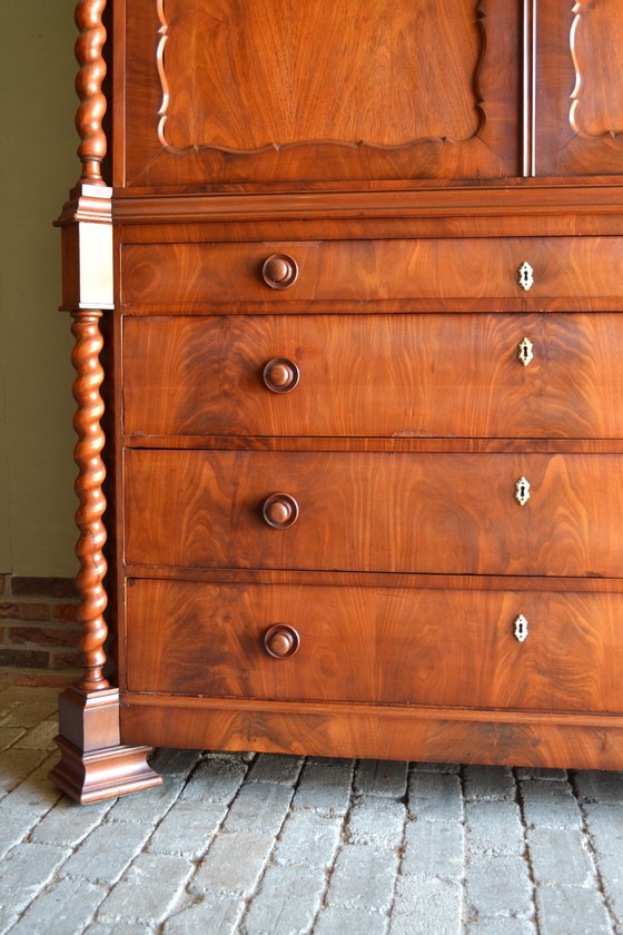Image 1 of Mueble Biedermeier antiguo de madera de caoba.