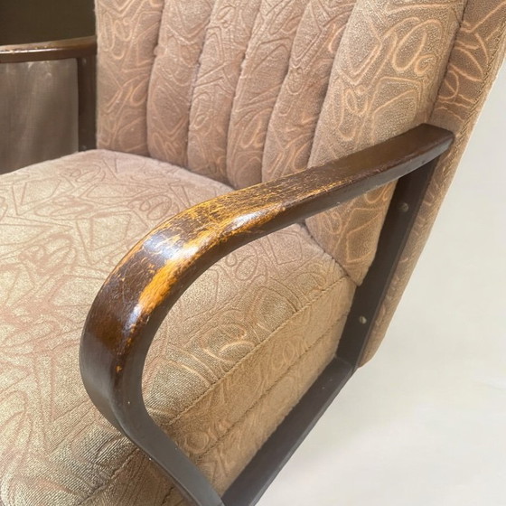 Image 1 of Art Deco Bugholzsessel - ca. 1940er Jahre deutscher Cocktailsessel mit Bugholzarmlehnen und grünem Brokatbezug.
