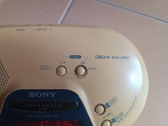Sony vintage 80s alarm clock radio, Plastic, Beige (photo 5 of 6)