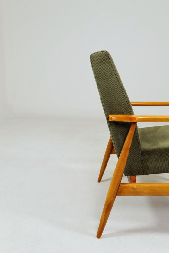 Image 1 of Fauteuil moderne du milieu du siècle en velours côtelé vert olive