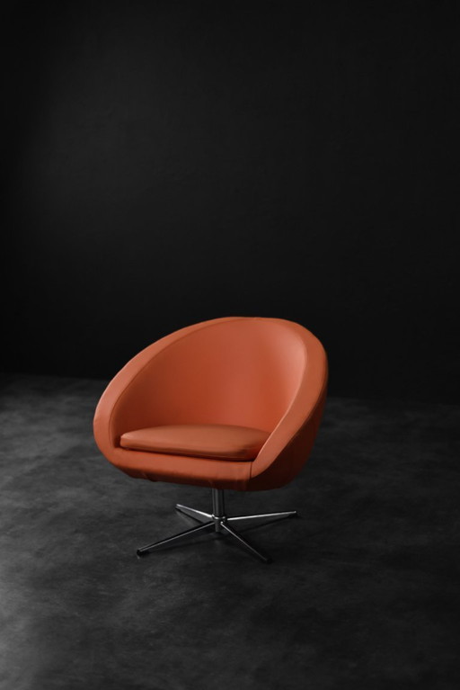 Vintage skandinavischer Drehsessel im Space-Age-Stil der 1960er Jahre, orangefarben, aus der Mitte des 20. Jahrhunderts