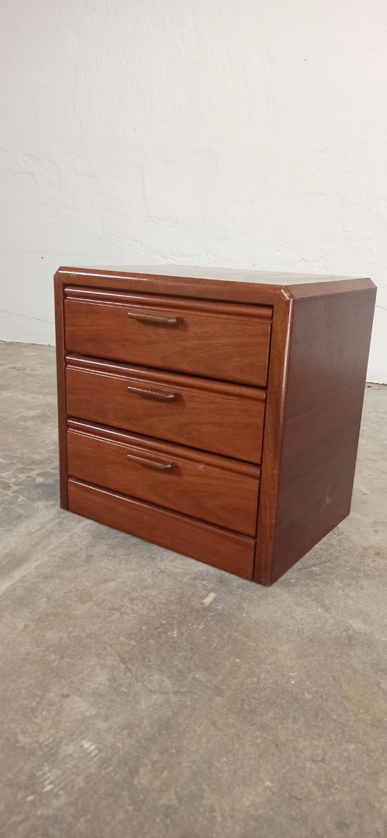 Image 1 of Comodino con cassettiera in legno Hülsta