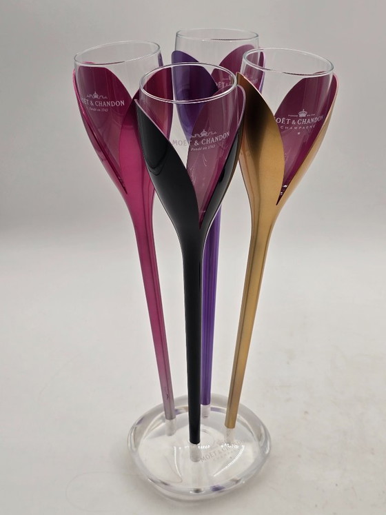Image 1 of Champagne flutes in houders Moët & Chandon