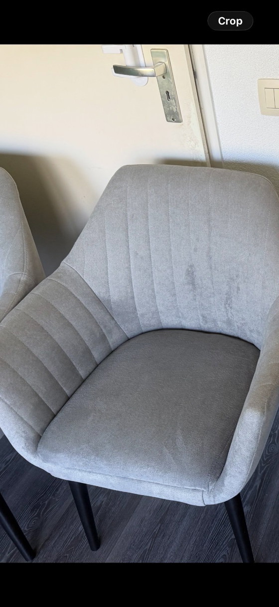 Image 1 of Set di 4 sedie da pranzo moderne di colore grigio.