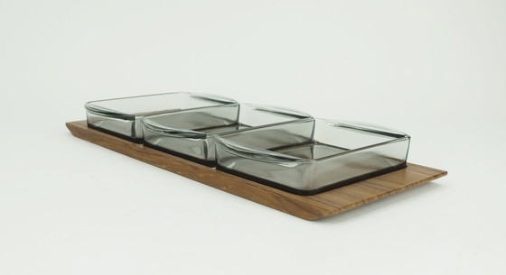 Image 1 of SET DA SERVIRE moderno danese vassoio in teak con ciotole in vetro anni '60
