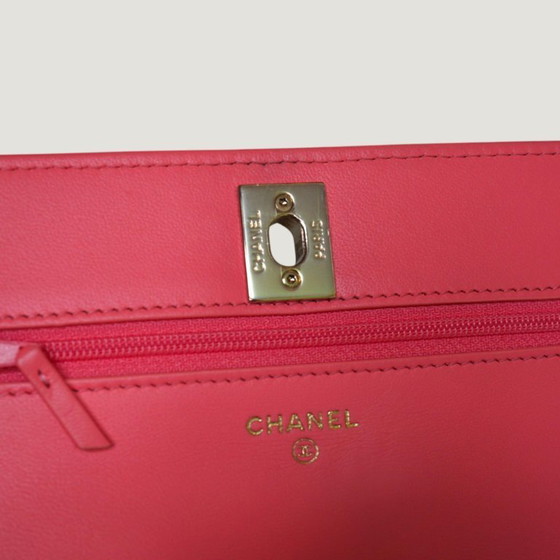 Image 1 of CHANEL GELDBÖRSE AN DER KETTE – TREND