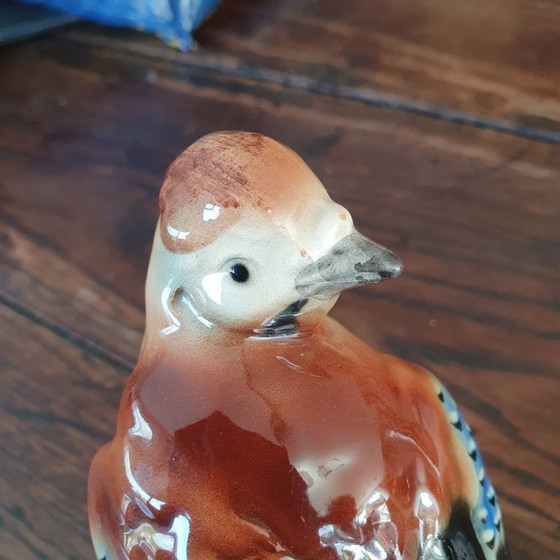 Image 1 of Figurine d'oiseau en céramique représentant un geai, 15 cm