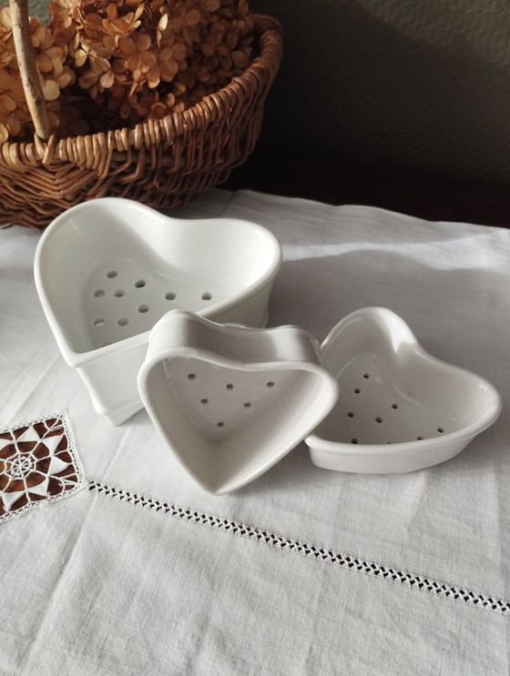 Image 1 of Set di 3 stampi per formaggio vintage a forma di cuore