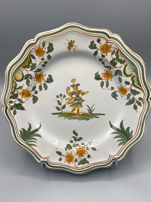 Assiette décorative en faïence – Grotesque avec masque dans le style des Moustiers – XXe siècle – servies