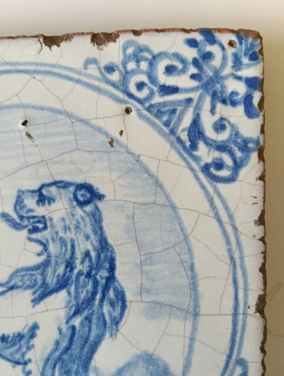 Antique 17th-century Delft Tile with Lion and Wan-Li Corners (c. 1630) – Decorative Objects, Ceramic (photo 6 of 10)