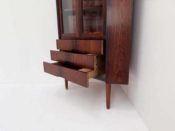 Image 1 of Mobile angolare vintage in palissandro danese, anni '60 — Vetrina di metà secolo con ante in vetro e cassetti