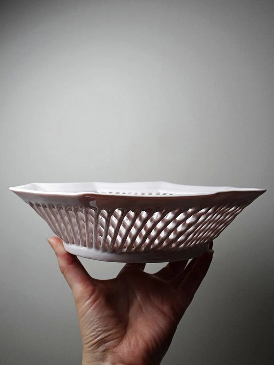 Bol octogonal en porcelaine tissée rose pâle, circa 1950. – Mid Century Modern (photo 5 of 13)