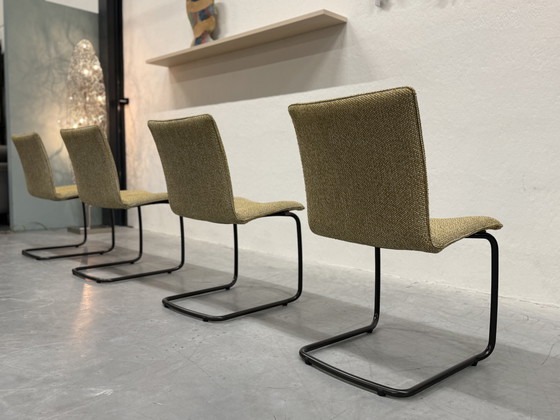 Image 1 of 4 chaises de salle à manger Leolux Freyr, tissu Safire jaune