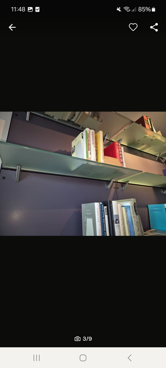 Image 1 of Exclusieve wandinstallatie met gegoten glazen planken – Interieurontwerpstudio Keulen