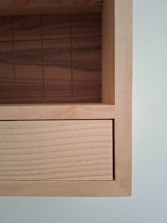 Image 1 of Armoire murale en bois massif