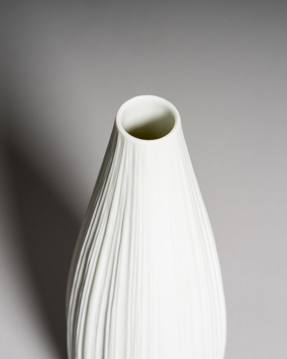 Image 1 of Martin Freyer für Rosenthal Studio-Line: Skulpturale weiße "Plissée"-Porzellanvasen, Deutschland, 1968 - Satz von zwei