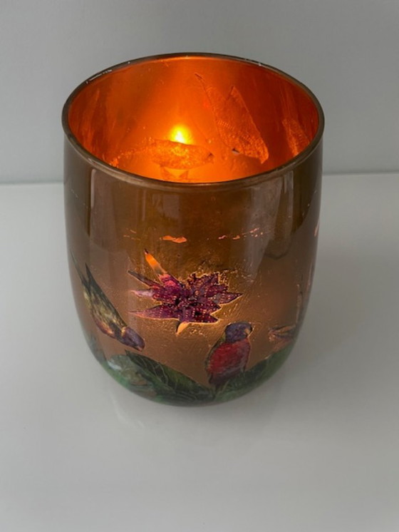Image 1 of Glazen kaarsenhouder/vaas met exotische vogels – warm goudtint (17 cm)